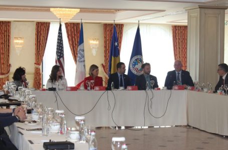 Guvernatorja e Iowas: Duhet të zgjerojmë marrëdhëniet tona ekonomike me Kosovën