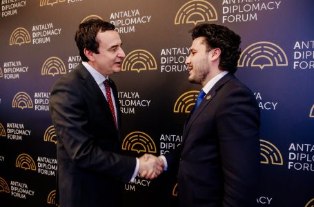 Abazoviq pas takimit me Kurtin: Mali i Zi është i gatshëm të jetë nikoqir i takimit mes Kosovës e Serbisë