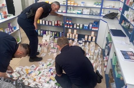 Sekuestrohen barna pa banderola në Skenderaj