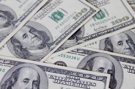 21 shtete heqin zyrtarisht dorë nga dollari amerikan