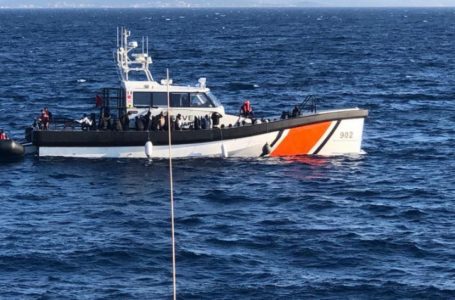 Rrezikuan mbytjen, Shqipëria asiston në shpëtimin e 55 emigrantëve në detin Egje
