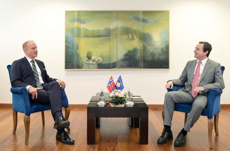 Kurti e pret në takim lamtumirës ambasadorin e Norvegjisë