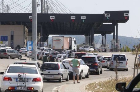 Pritje jo të gjata në pikat kufitare për të hyrë në Kosovë, më së shumti 10 minuta