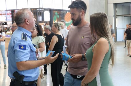 MPB bashkëbisedon me mërgimtarët në Aeroport për fushatën “Festo me Zemër, jo me armë”