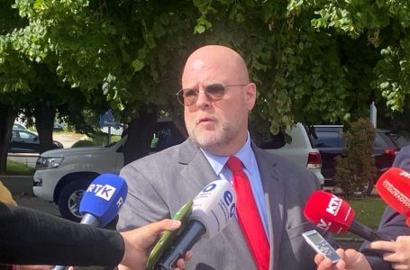 Hovenier: ShBA-ja është e përkushtuar që të rinjtë të gjejnë punë në Kosovë