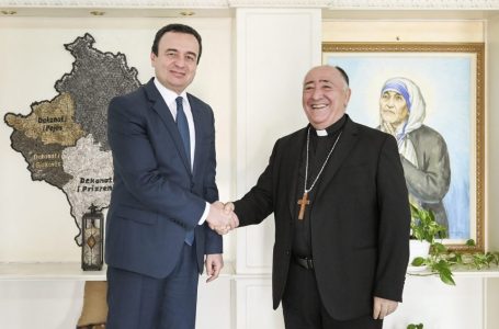 Kurti takohet me imzot Dodë Gjergji, flasin për liritë fetare dhe statusin e Kishës Katolike