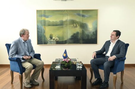 Kurti takoi profesorin e Universitetit të Iowa-s, biseduan për avancimin e bashkëpunimit