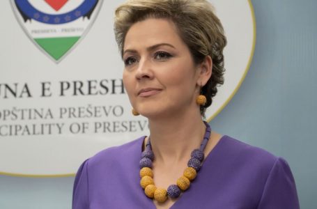 “Nëse policia ju troket në derë dhe nuk jeni aty, ju fshijnë nga regjistri”, Sinani thotë se në Luginë po ndodh spastrimi etnik