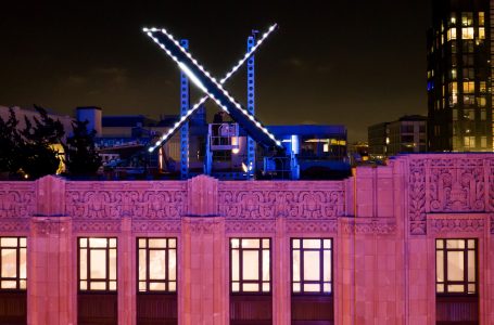 Elon Musk e vendos një ‘X’ të madh në zyrat qendrore të kompanisë në San Francisko – por mund të ketë thyer disa rregulla
