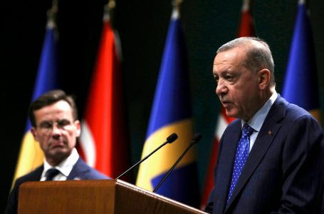Erdogan sinjalizon se Turqia s’është gati të ratifikojë anëtarësimin e Suedisë në NATO