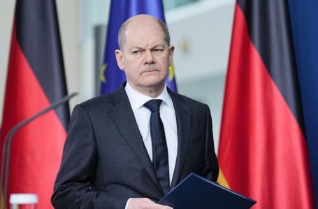 Scholz mbron vendimin e ShBA-së për ta furnizuar Ukrainën me bomba thërrmuese