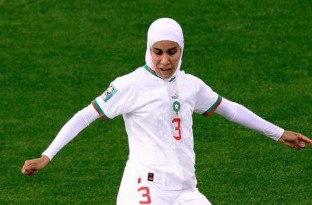 Futbollistja e Marokut, lojtarja e parë me hixhab në një ndeshje të Kupës së Botës
