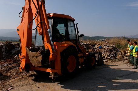 KRM ”Çabrati” pastron deponinë ilegale në rrugën “Megzon Boshnjaku” ose ndryshe te Zidi i Sadik Agës