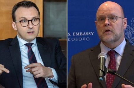 ShBA-ja e din saktësisht ku janë kufijtë e Kosovës – ‘Përplasje’ mes ambasadorit Hovenier dhe Petkoviqit