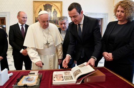Papa Françesku synon të vizitojë Kosovën