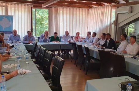 AKK: Komunat me thirrje MAShTI-t që t’i sigurojë sa më parë librat shkollor