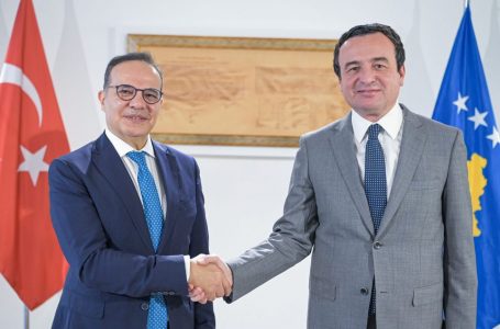 Kurti e njofton zv.ministrin e Punëve të Jashtme të Turqisë për dialogun dhe situatën në veri