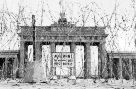62 vjet më parë ‘lindi’ Muri i Berlinit