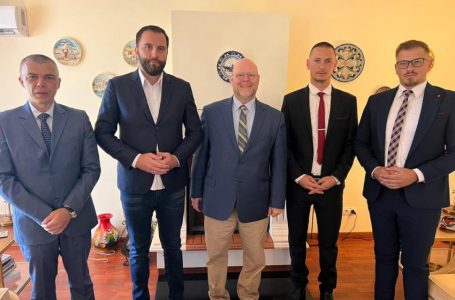 Hovenier takon opozitarët e Listës Serbe, tregon çka folën