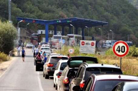 Pritje mbi dy orë për të dalë nga Kosova