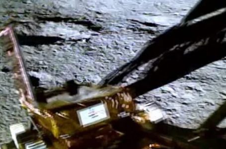 VIDEO/ Dalin imazhet e para të regjistruara nga anija kozmike indiane në Hënë