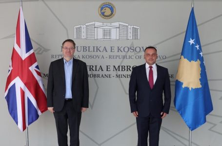 Ambasadrori Abbott takon ministrin Maqedonci, i uron sukses në detyrën e tij të re