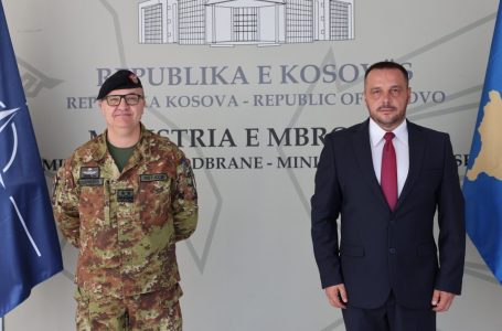 Ministri Maqedonci dhe komandanti Ristuccia diskutojnë për situatën e sigurisë në vend