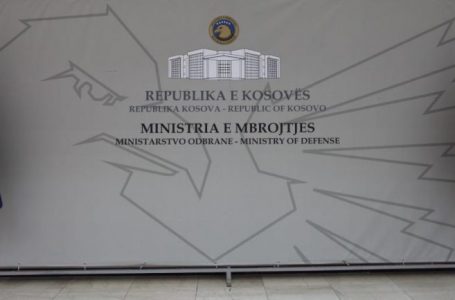 Ministri i ri i Mbrojtjes, Ejup Maqedonci, mban konferencë për media