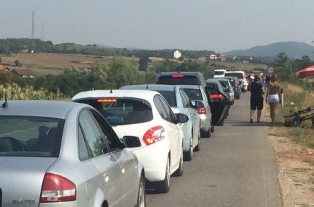 Pritje deri në dy orë për të dalë nga Kosova përmes pikës kufitare të Merdarit