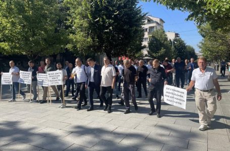 Protestojnë punëtorët e sigurimit fizik të KEK-ut, kërkojnë kthimin në kuadër të Korporatës