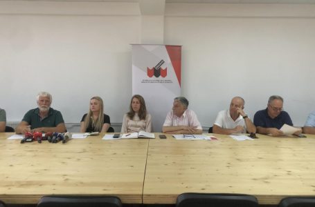 SBASHK: Viti shkollor do të nis me vështirësi, shkak eksperimenti i gabuar i MASHTI-it me tekstet shkollore