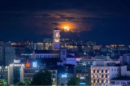 Superhëna nëpër botë, BBC shfaq edhe fotografinë nga Kosova