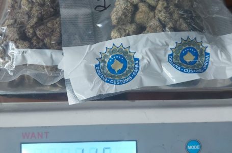 Tentuan të fusin marihuanë përmes dërgesave postare, Dogana e Kosovës jep detaje