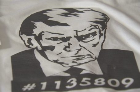 Foto si i pandehur, drejtuesit e fushatës së Trump të kënaqur, mbledhin mbi 7 mln dollarë