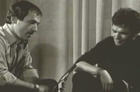 Viti 1972, kur Bekim Fehmiu intervistonte Faruk Begollin (VIDEO)