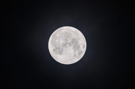 Sonte do të shfaqet Super-Hëna blu, më e madhja dhe më e ndritshmja e këtij viti