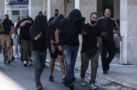 Vrasja e tifozit grek, mes të dyshuarve kryesor edhe një shqiptar