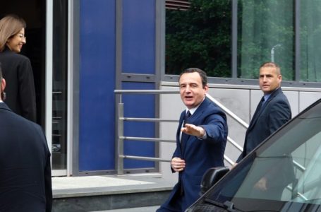 Kurti udhëton drejt Sllovenisë, merr pjesë në Forumin Strategjik të Bledit