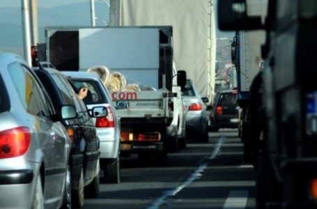 Pritje deri në 6 orë në Merdarë për të dalë nga Kosova