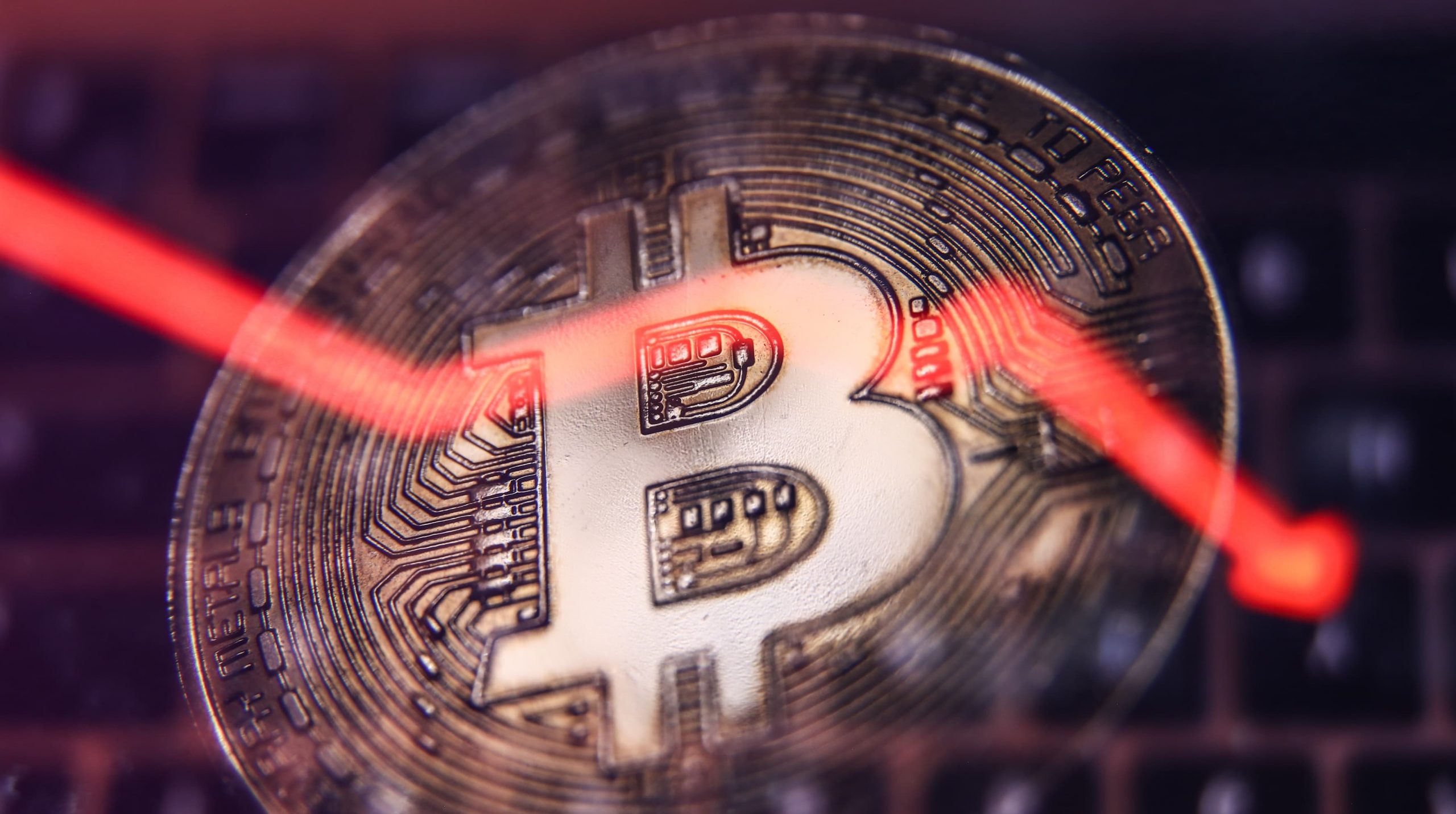 Bitcoin bie në nivelin më të ulët të dy muajve