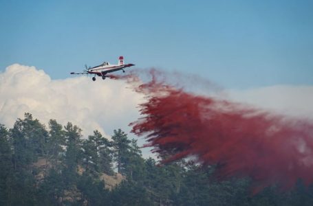 Dy zjarrëfikës dhe një pilot vdesin në Kaliforni pasi përplasen me një helikopter