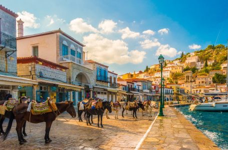 Ishulli i qetësisë ku makinat janë të ndaluara dhe koha ndalon