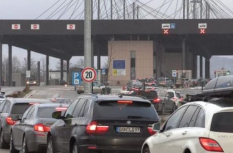 Pritjet të gjata për të dalë nga Merdarja