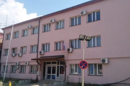 Shtyhet afati për dy javë për lirimin e ndërtesës së Komunës në Mitrovicën e veriut