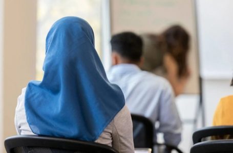 Franca do të ndalojë hixhabin në shkolla