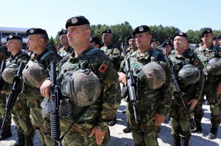 Shqipëria sjellë trupa shtesë në Kosovë