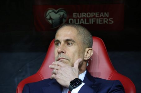 Sylvinho takon lojtarët në prag të ndeshjeve të tetorit