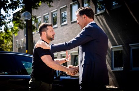 Zelensky në Holandë mes përpjekjeve për të rritur mbrojtjen ajrore të Ukrainës