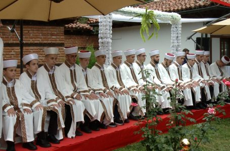 Mbahet ceremonia e Hafizllëkut të 17 nxënësve në Medresen e Madhe në Gjakovë