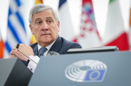 Tajani u kërkon Kurtit e Vuçiqit të dialogojnë, thotë se Italia po planifikon forcimin e pranisë së KFOR-it në kufi
